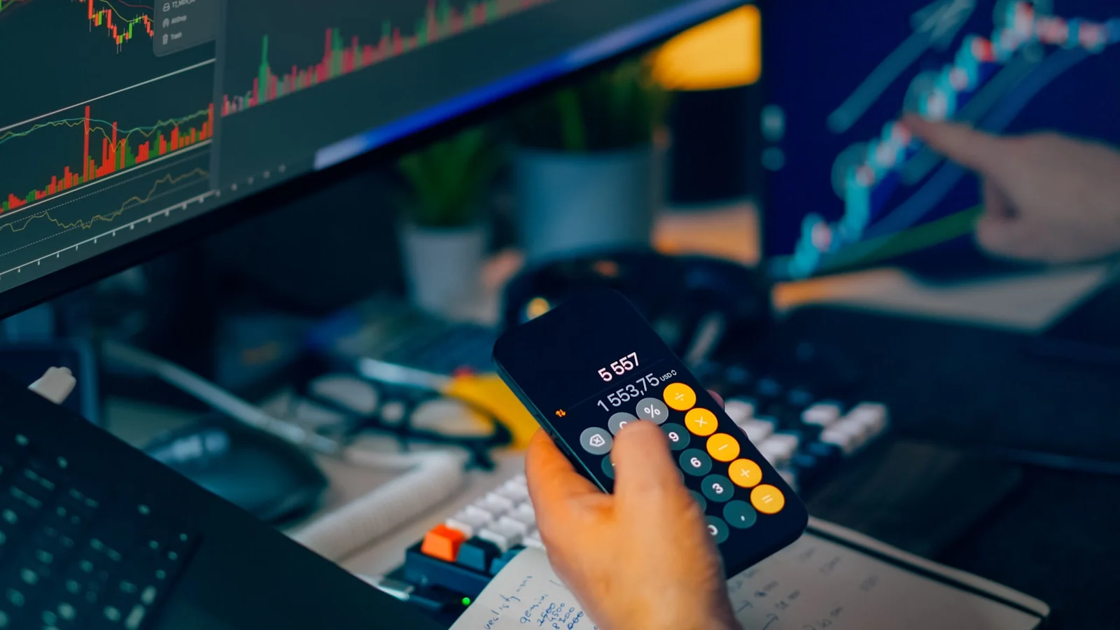 كيف تقارن رسوم تداول Bybit وPhemex؟